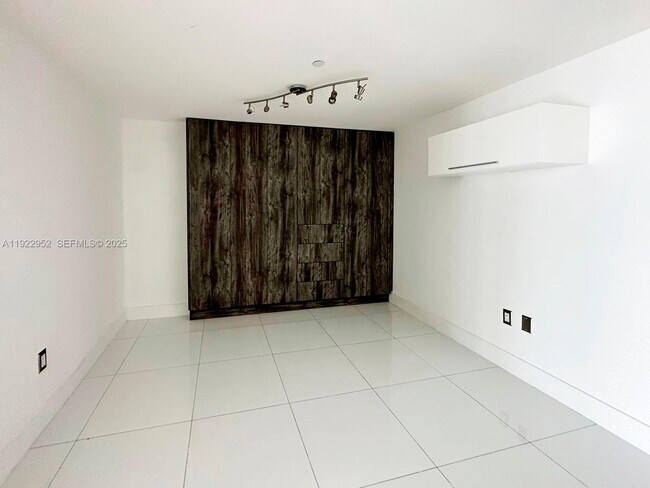 Building Photo - 50 Biscayne Blvd