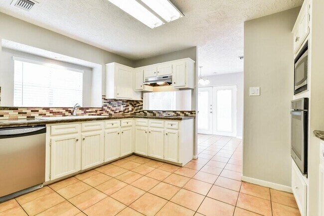 Building Photo - 9811 Churchill Way Dr