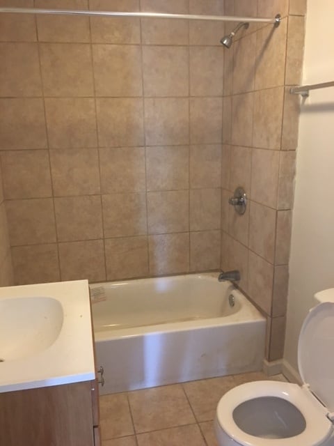 Building Photo - Spacious 2 bedroom apartment on the 2nd floor next to the Rail Trail York City