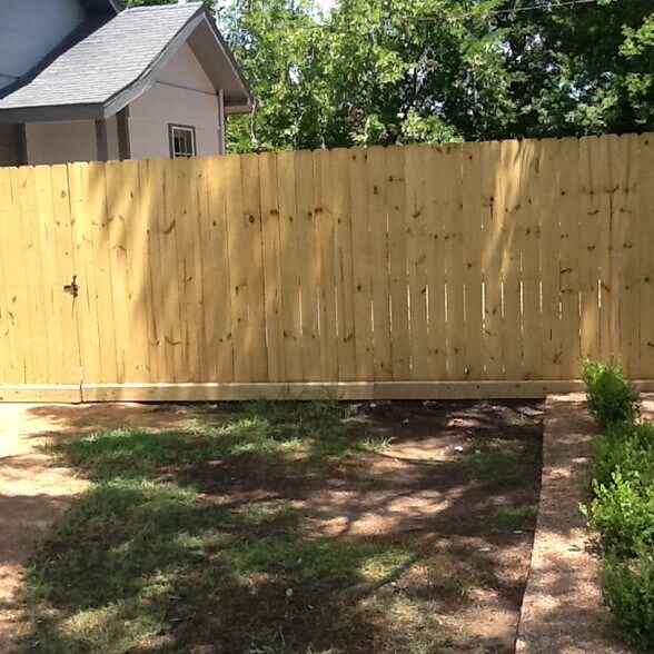Privacy fence. - 429 W 2nd St