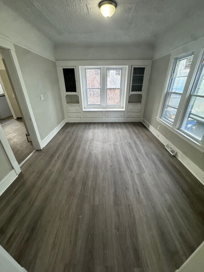 Building Photo - 4 Bedroom Home for Rent in Glenville – Cleveland