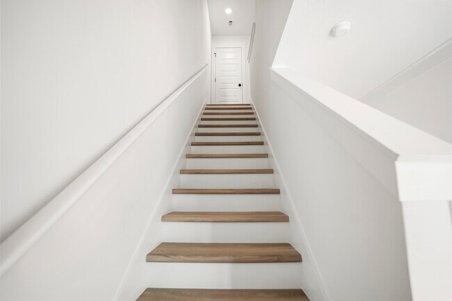 Building Photo - 105 Foxtail Wy