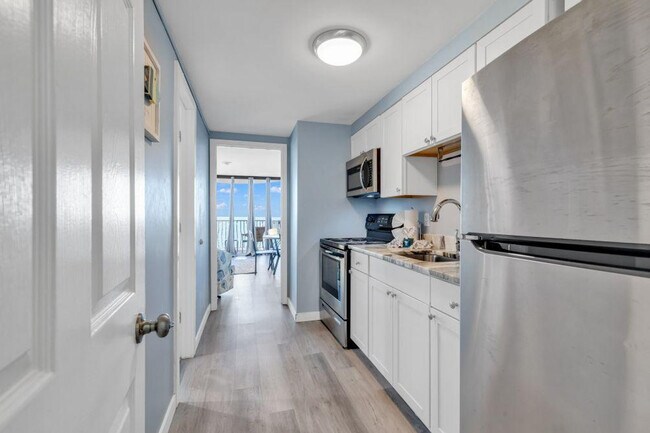 Building Photo - 2406 N Ocean Blvd