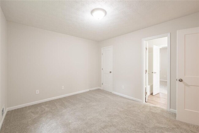 Building Photo - 2010 Lakeside Trail