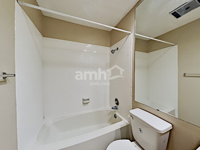Building Photo - 5614 Misty Gln