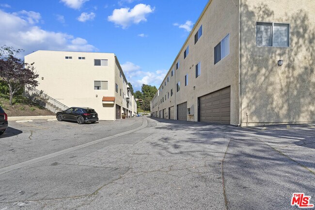 Building Photo - 9430 Via Patricia