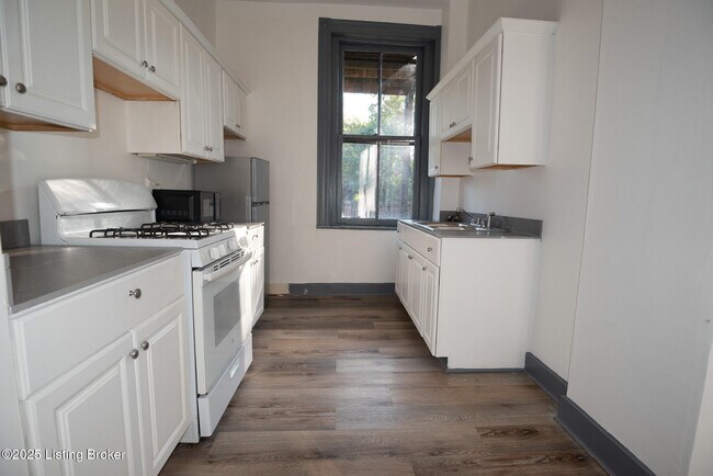 Building Photo - 1219 S 2nd St