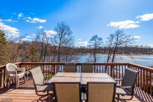 Building Photo - 25 Lake Rd