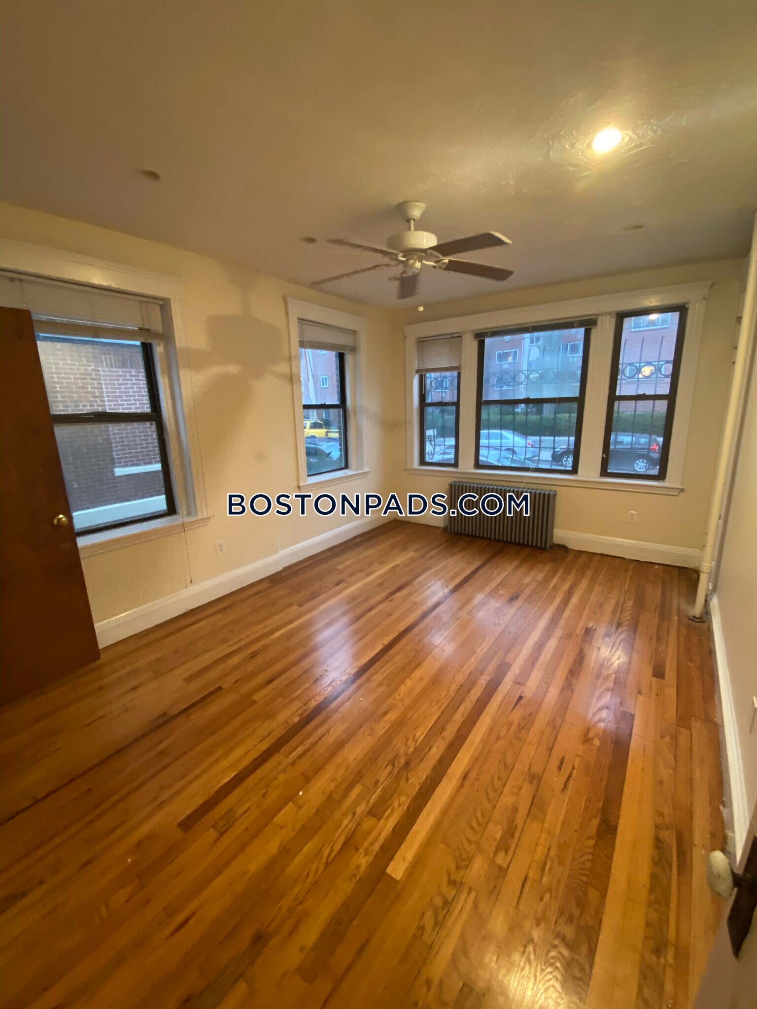 Building Photo - 240 Kelton St