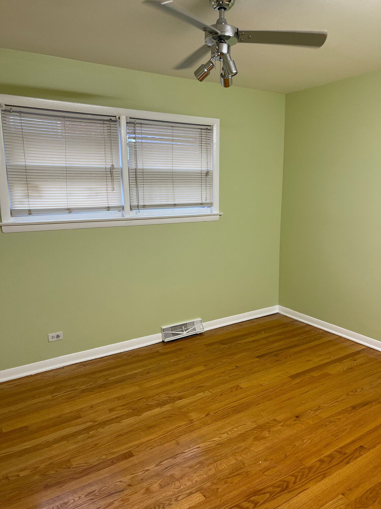 Building Photo - 634 Lawler Ave