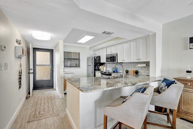 Primary Photo - 9400 S Ocean Dr