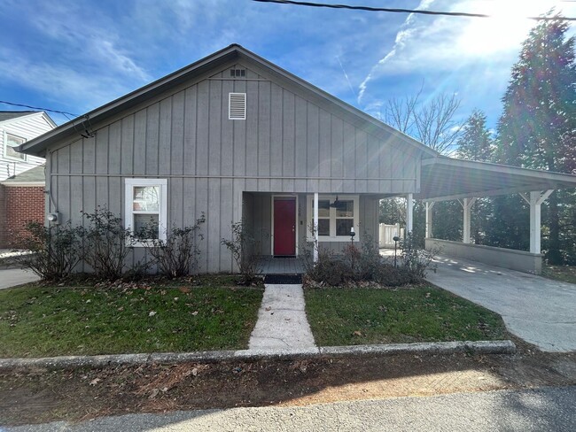 Building Photo - Furnished 2/2 House in Downtown Ellijay- $...