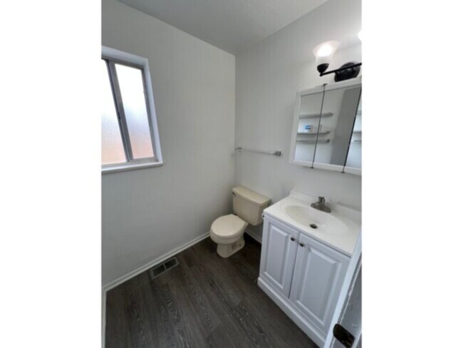 Building Photo - 7644 S Holland Way