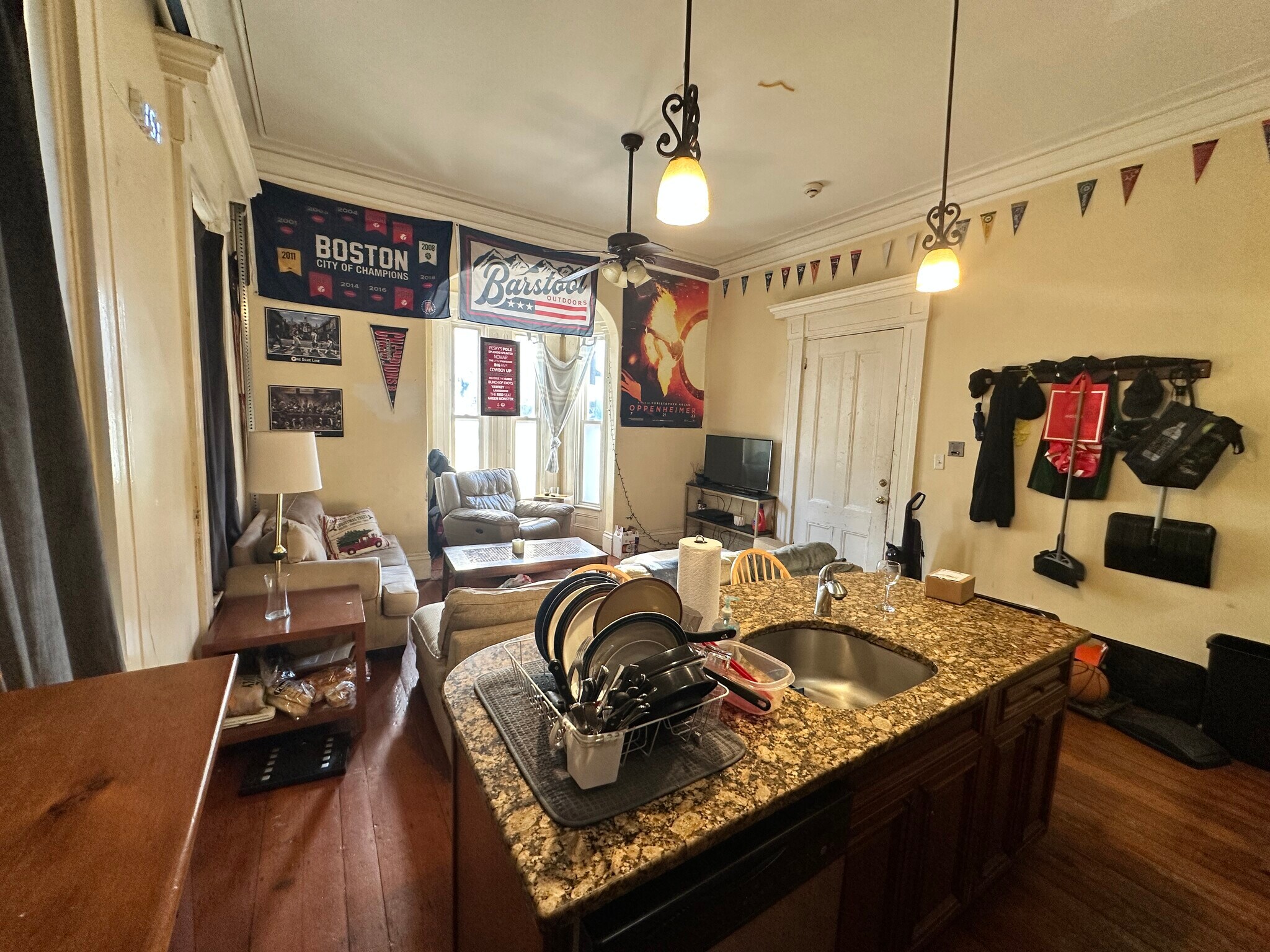 Building Photo - 135 Hillside St