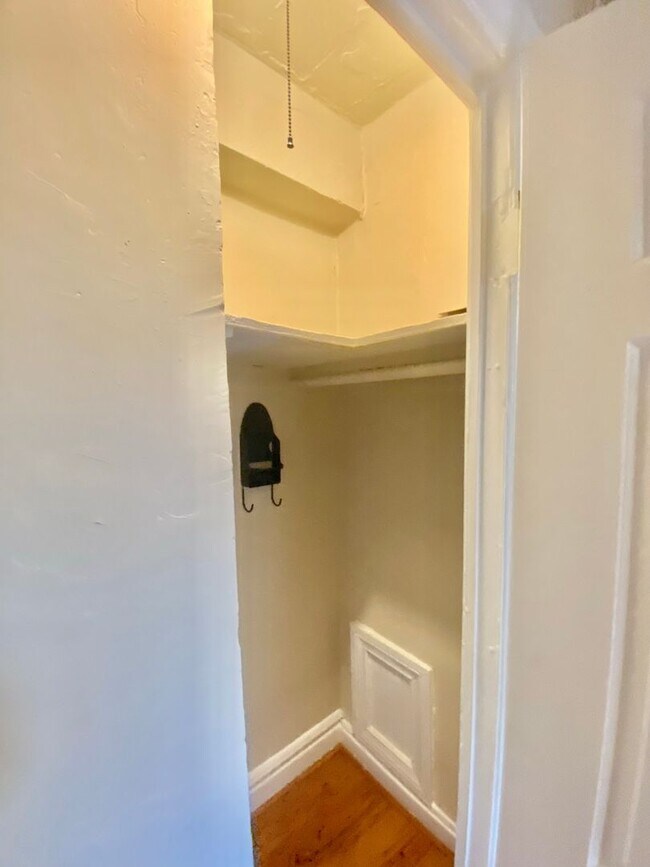 Building Photo - Have Breakfast at Tiffany's! Dupont's Gleaming Light Filled 2 En-suites w/ W/D at the Tiffany!