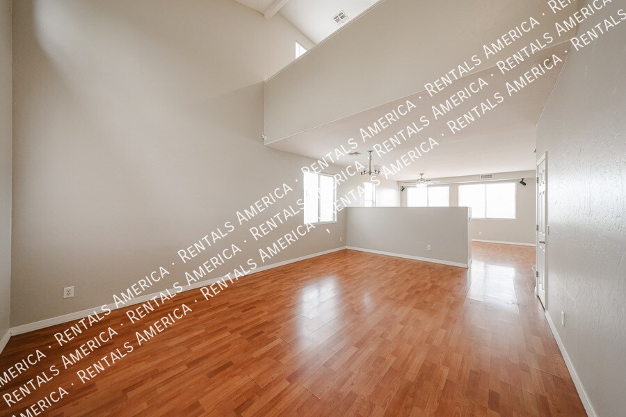 Building Photo - 14605 W Verde Ln