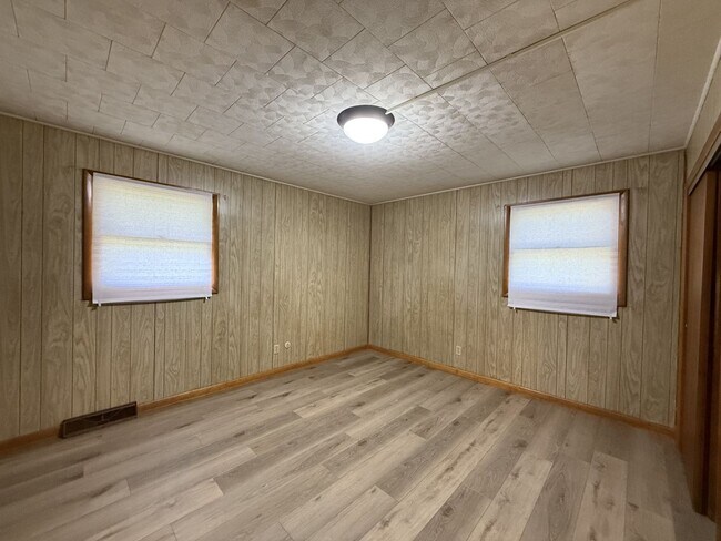 Building Photo - Three Bedroom Bellefonte Ranch