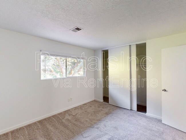 Building Photo - 18219 Happy Ln