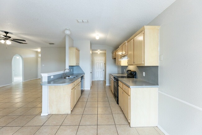 Building Photo - "Spacious 3-Bedroom Haven with 2 Full Baths – 1,592 Sq Ft with Lawn Care Included!"