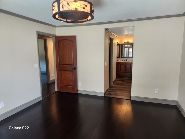 Building Photo - Must See, Incredible 3 bedroom, 2 bathroom...