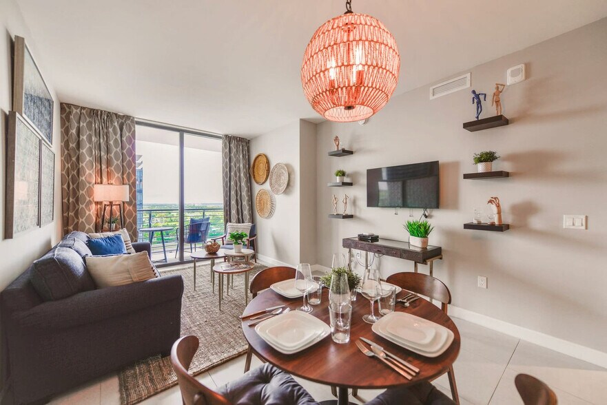 Building Photo - 5350 NW 84th Ave