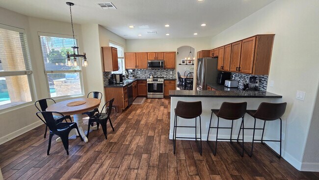 Building Photo - 8213 W Quail Ave