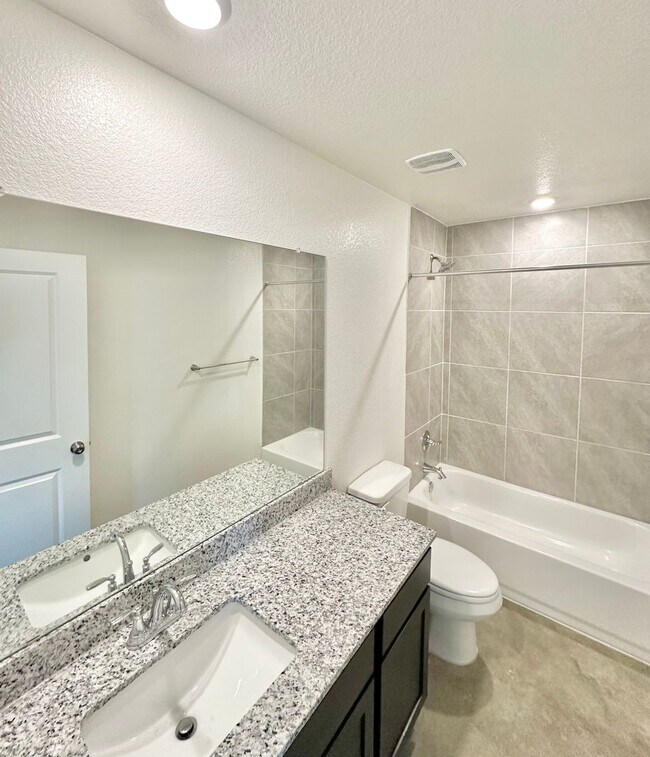 Building Photo - 506 Lost Trl