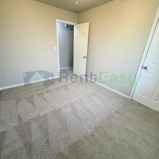 Building Photo - 1327 Hazel Ave