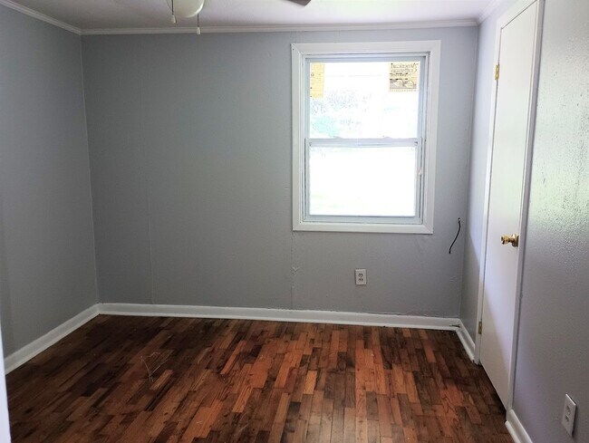 Building Photo - TERRIFIC STARTER HOME in Hartselle!