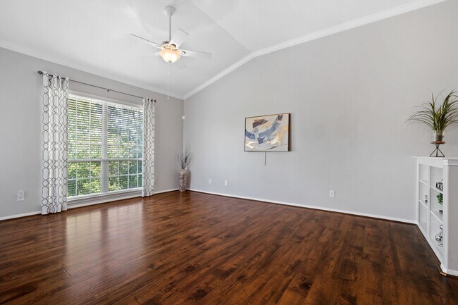 Building Photo - 6607 Lake Woodlands Dr