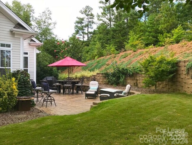 Building Photo - 1519 Peak Ct