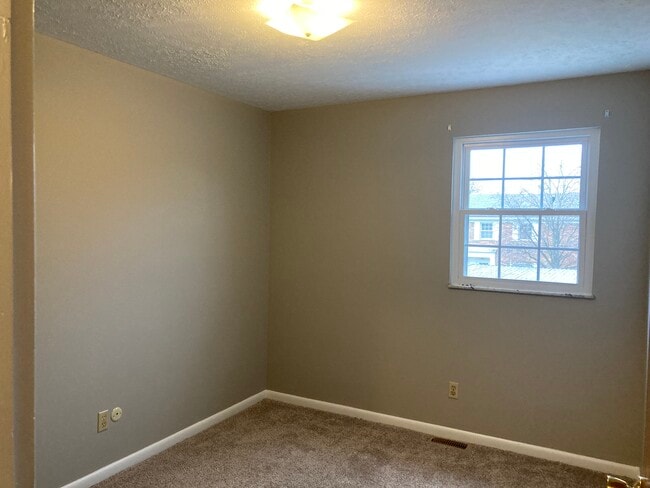 Building Photo - 831 Clareridge Ln