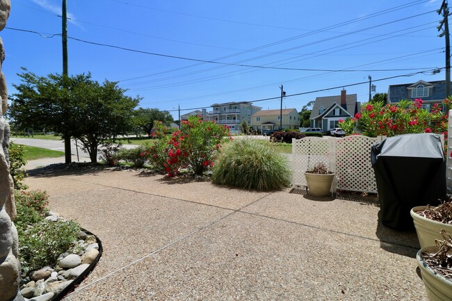 Building Photo - Beautiful Furnished 3-Story North End Seas...