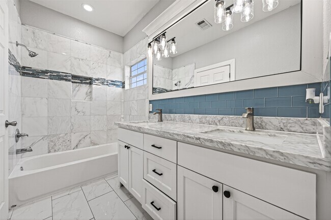 Building Photo - 1128 E 24th St