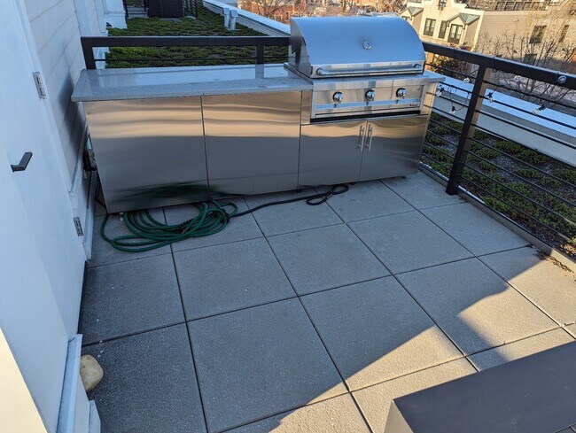 Building Photo - 300 8th St NE