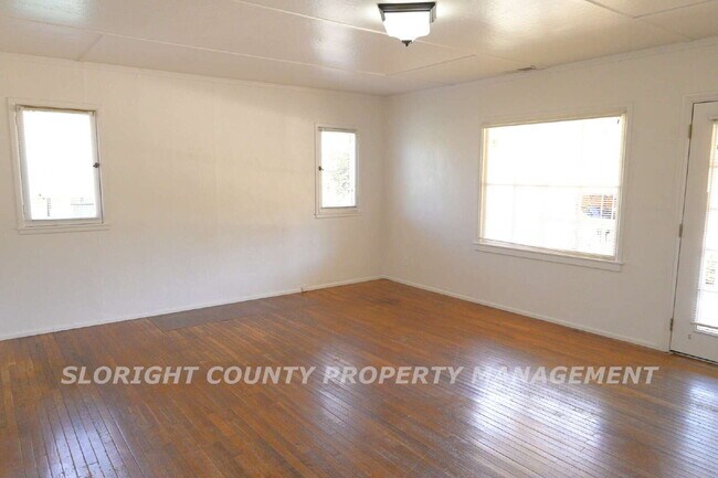 Building Photo - AVAILABLE NOW - Charming Old-Town SLO Home - 1 Bed / 1 Bath w/ BONUS ROOM