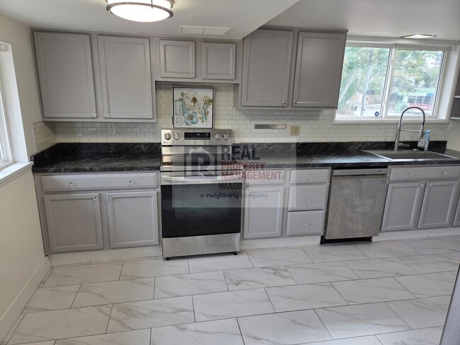Building Photo - Check out this beautiful 4 bedroom, 2 bath...