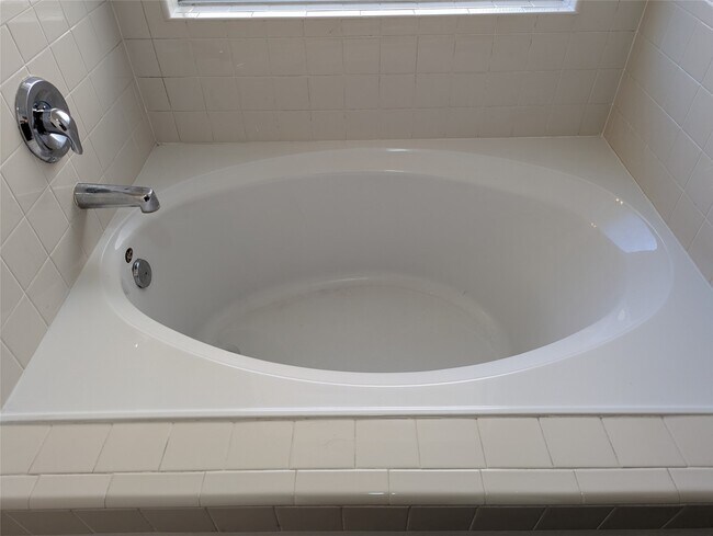 Building Photo - 5618 Savannah Woods Ln