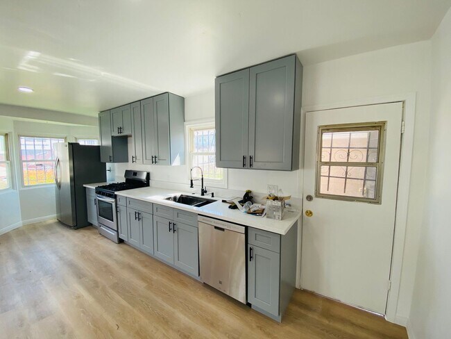 Building Photo - 2 Bedroom Home in San Diego