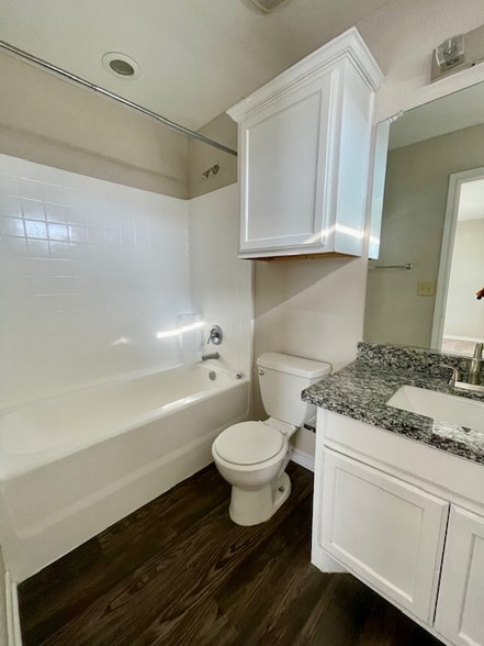 Building Photo - 2527 Pascal Ct