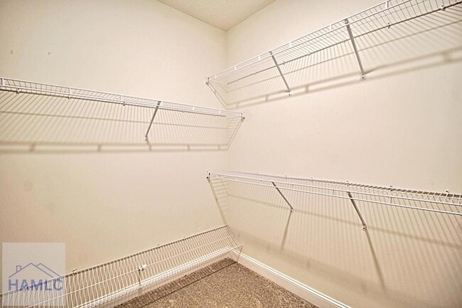 Building Photo - 302 Mcclelland Lp NE