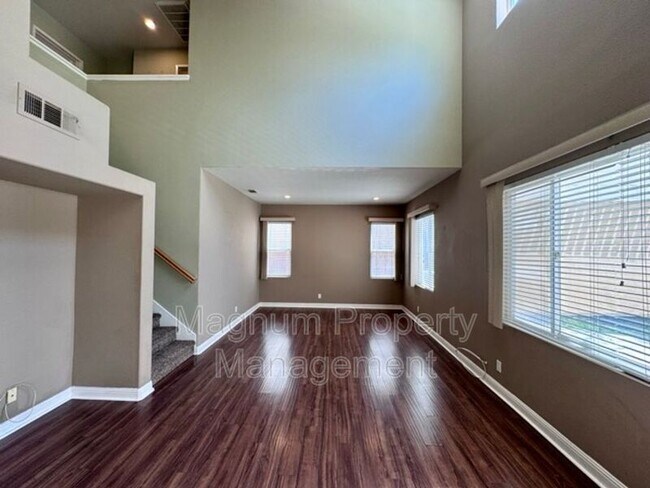 Building Photo - 30997 Oakhill Dr