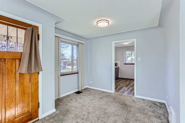 Building Photo - 3264 Niagara St