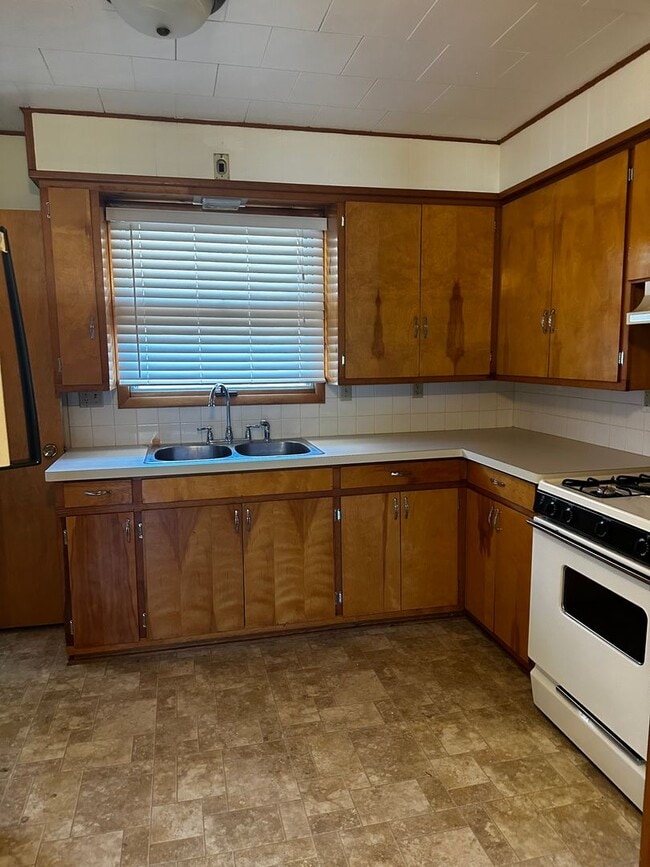 Building Photo - 1608 Turtle St