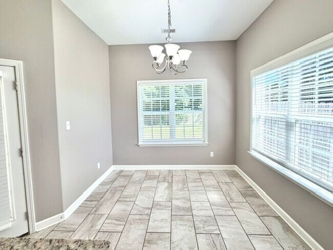 Building Photo - Now Leasing a 5-bedroom 3 bath home in Olive Branch. Available Now!
