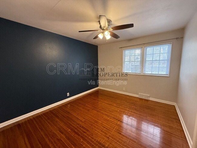 Building Photo - 513 James Dr