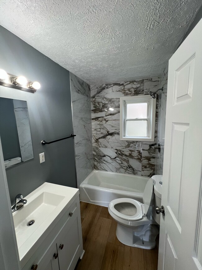 Building Photo - Valiant