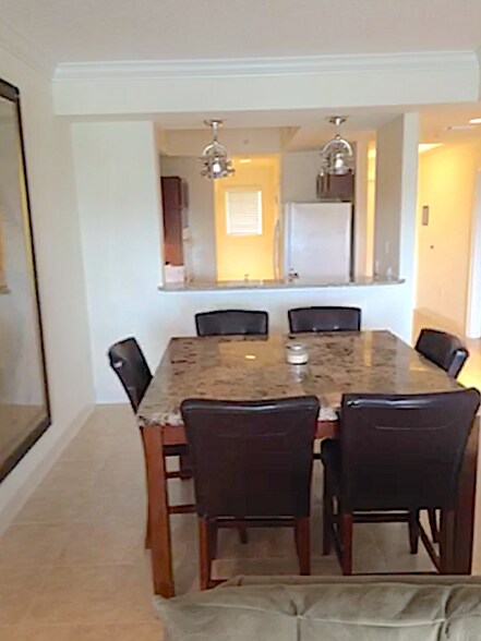 Dining - 102 Yacht Harbor Dr