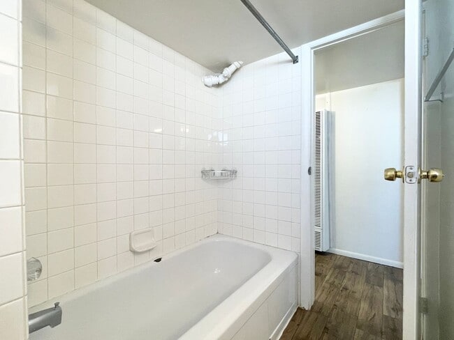 Building Photo - 305 N 100 W