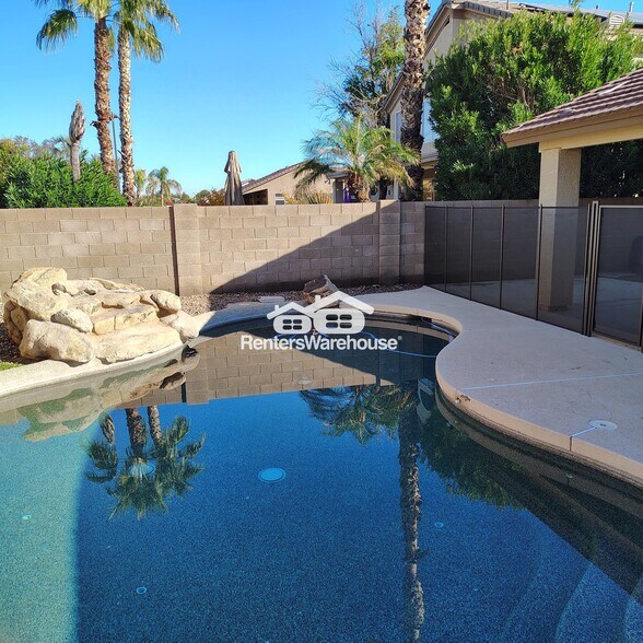 Building Photo - 260 E Constitution Dr